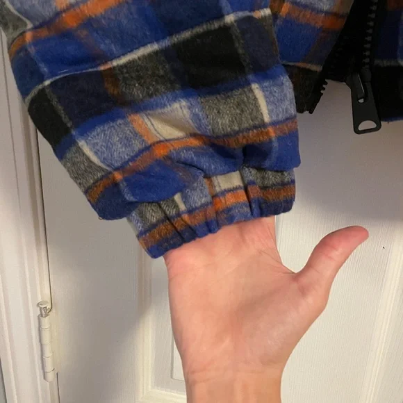 NWOT Urban Outfitters cropped puffer jacket - Picture 8 of 8